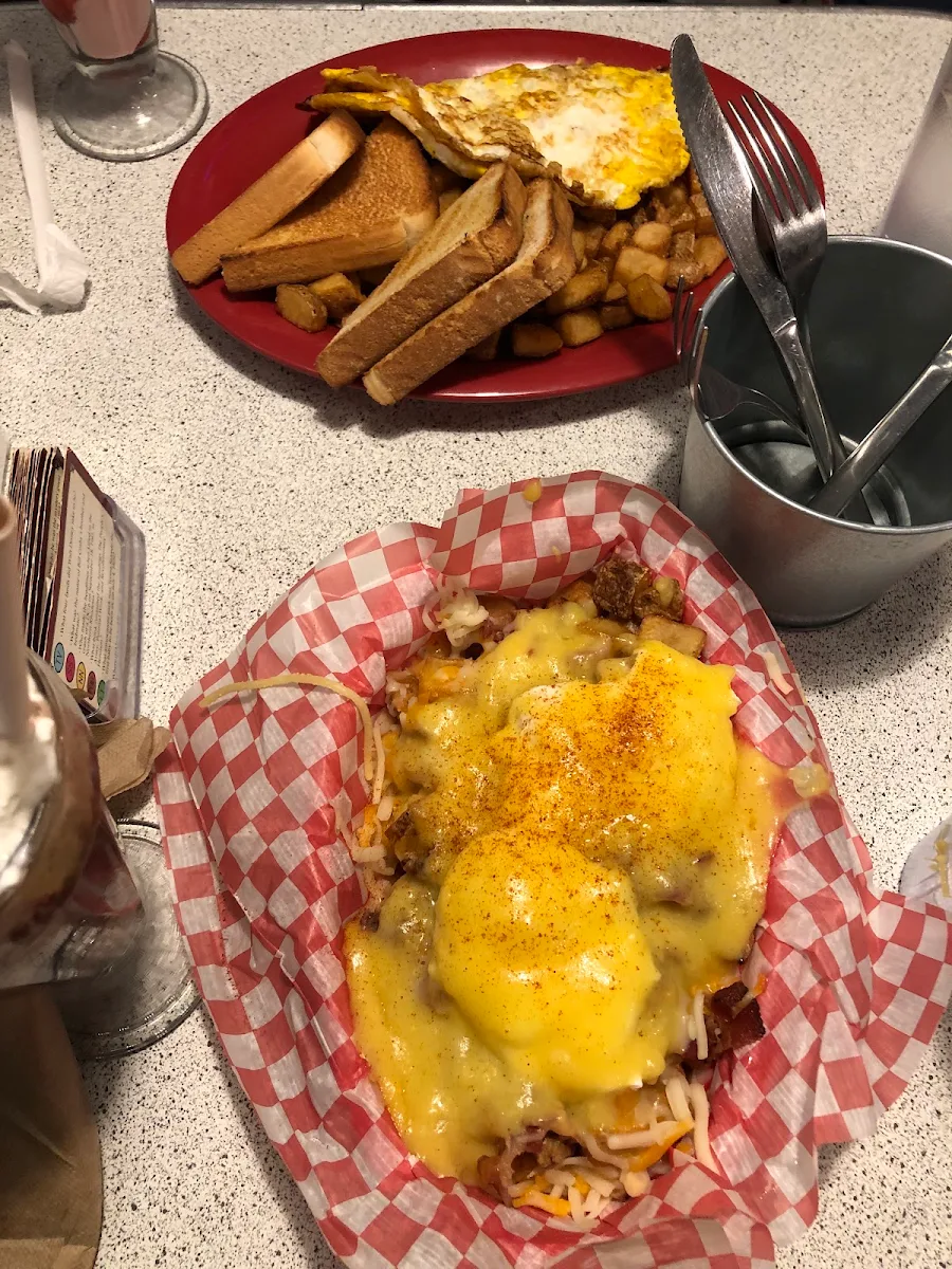 Breakfast Poutine