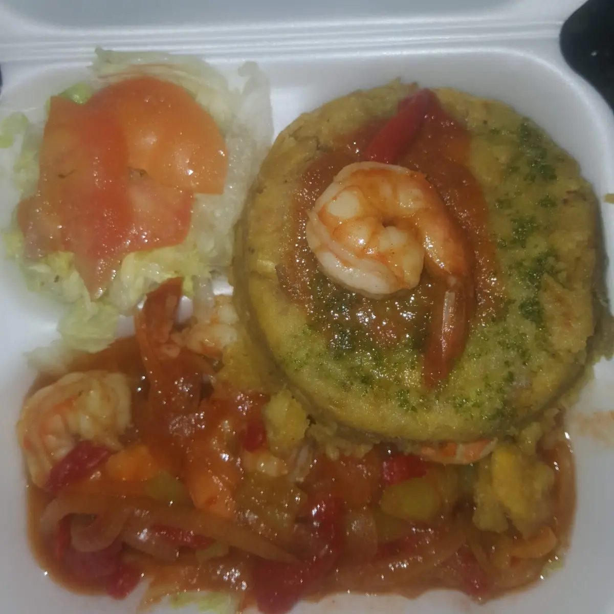 Mofongo Y Camarones En Salsa Criolla