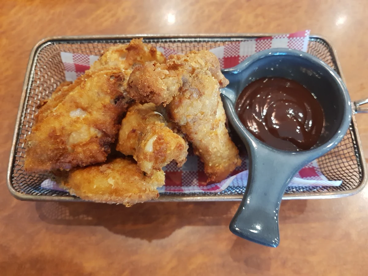 Chicken Wings, Biggles Bar & Grill