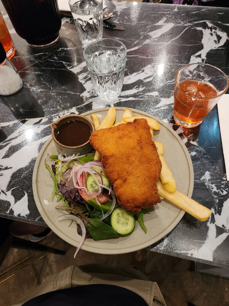 Highlights, Biggles Bar & Grill