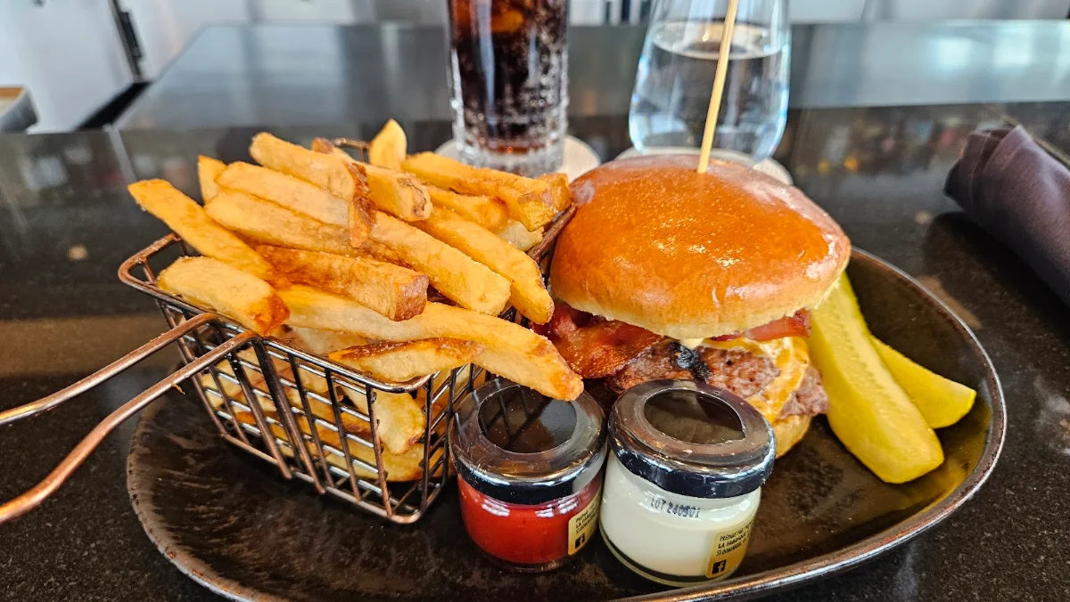 American Smash Burger and Fries with Cheese, Bijou Resto Bar