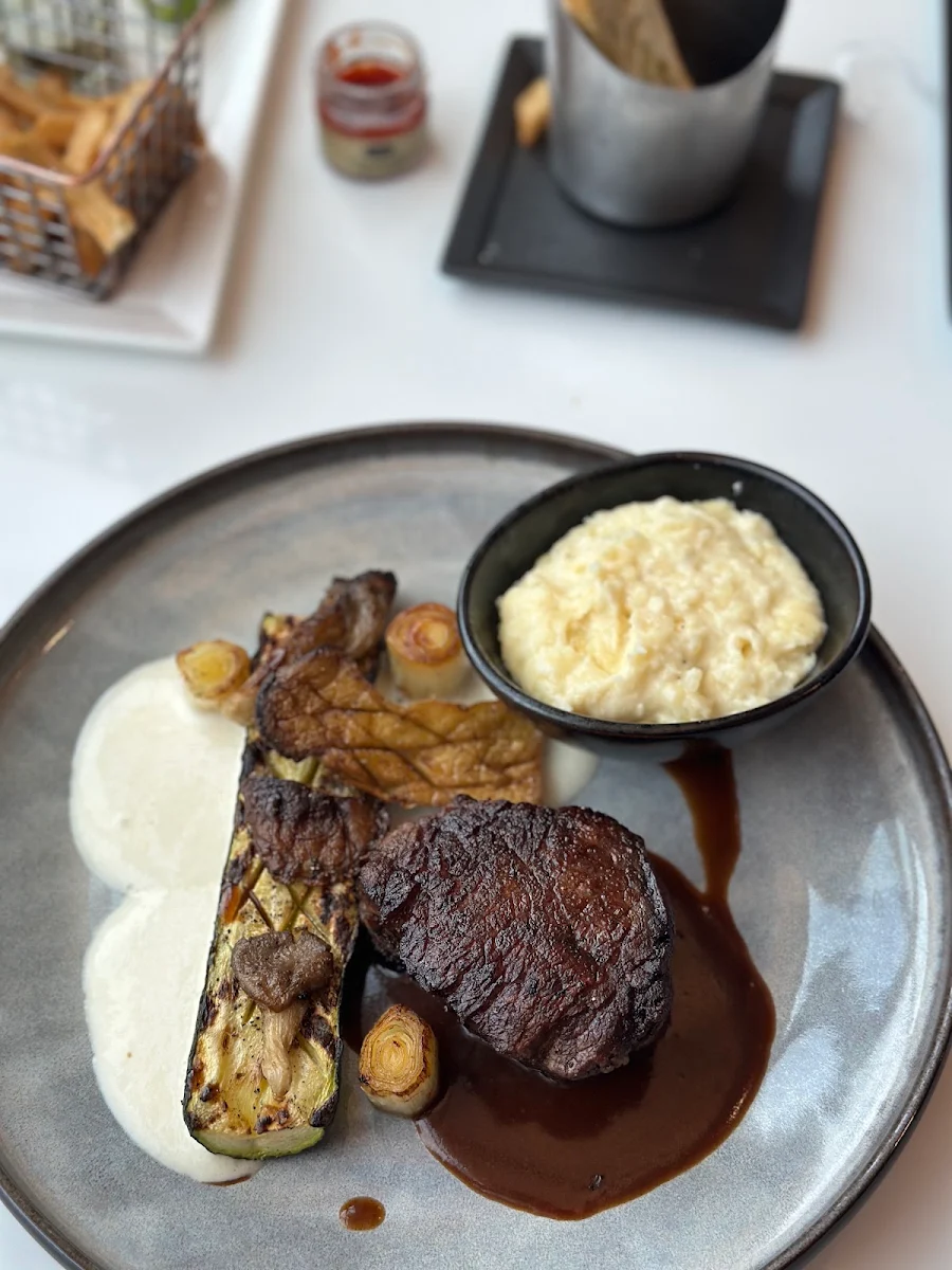 Filet Mignon, Bijou Resto Bar