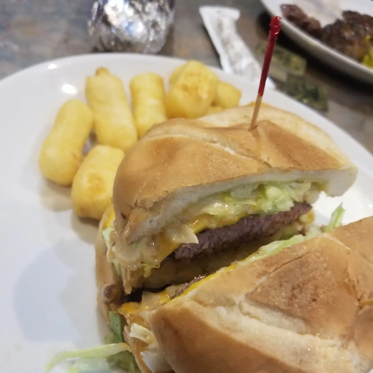 Cheeseburger with Lettuce and Thousand Island Dressing