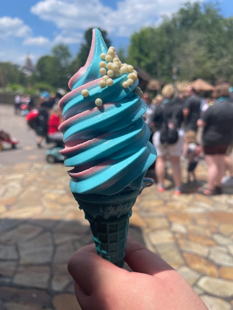 Soft-Serve Ice Cream Snow White Cone