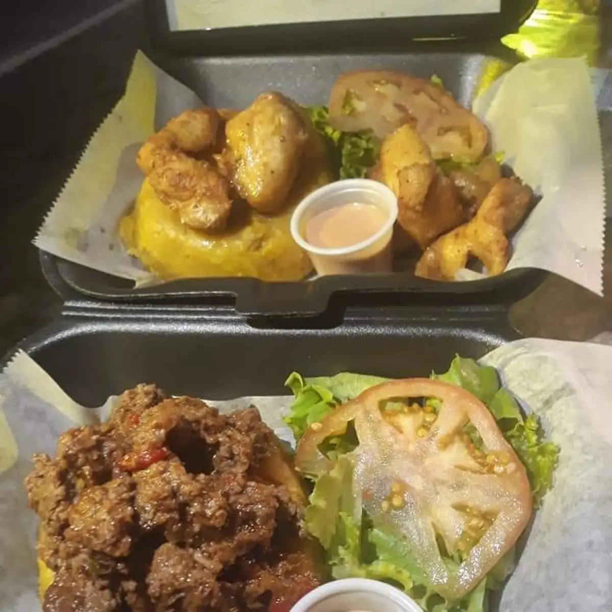 Mondongo Con Bistec En Salsa Criolla