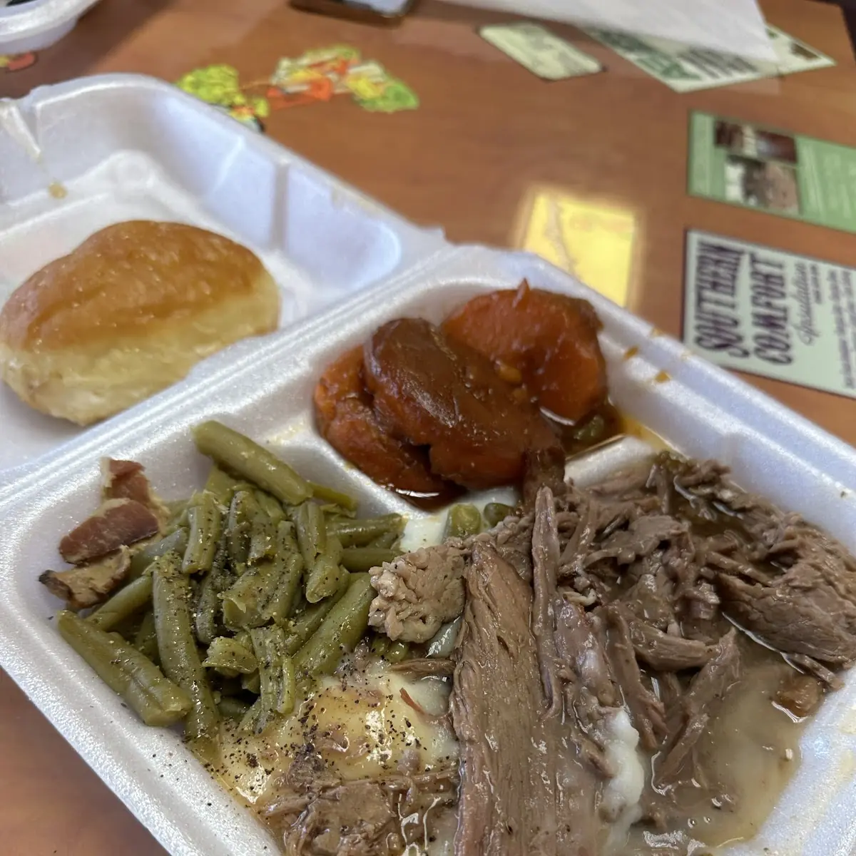 Roast Beef Mashed Potatoes Green Beans and Yams