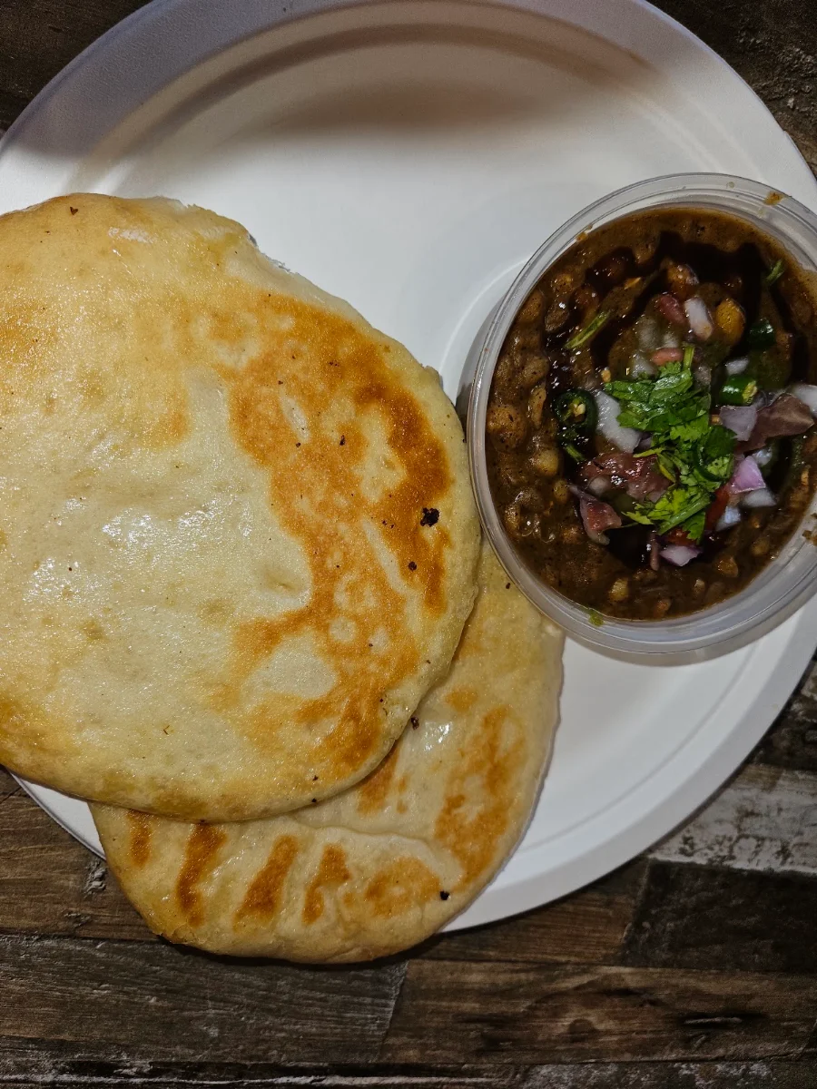 Delhi Wale Matar Kulche
