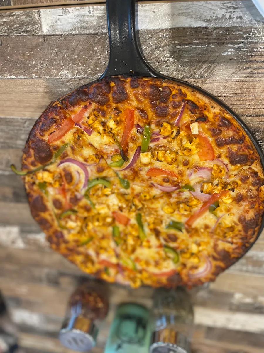 Tandoori Paneer Pizza