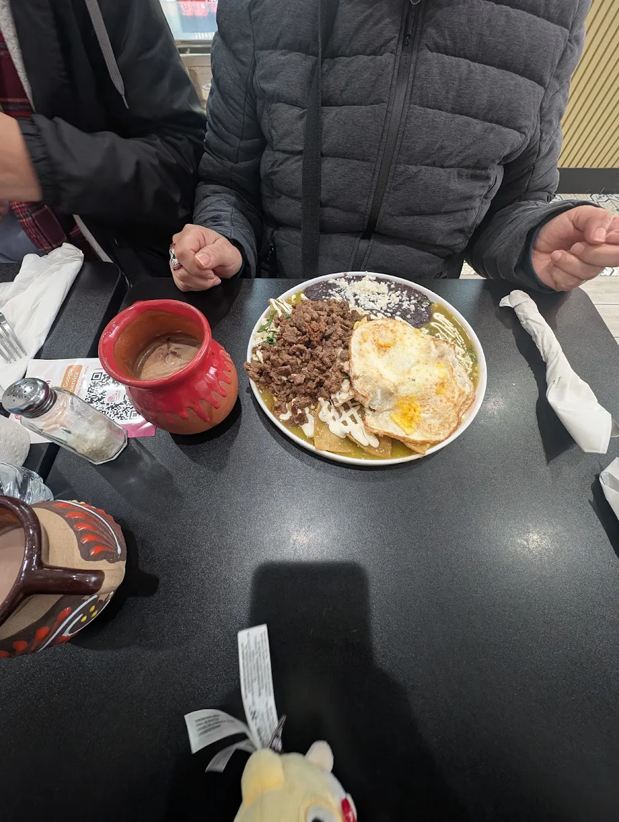 Chilaquiles Verdes Con Asada