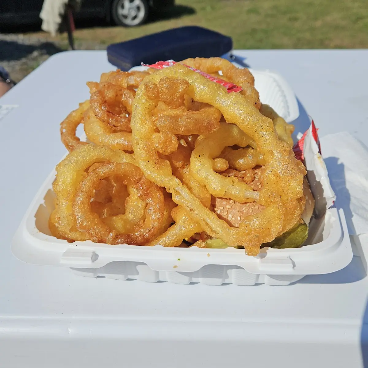 Cheeseburger Basket with Onion Rings