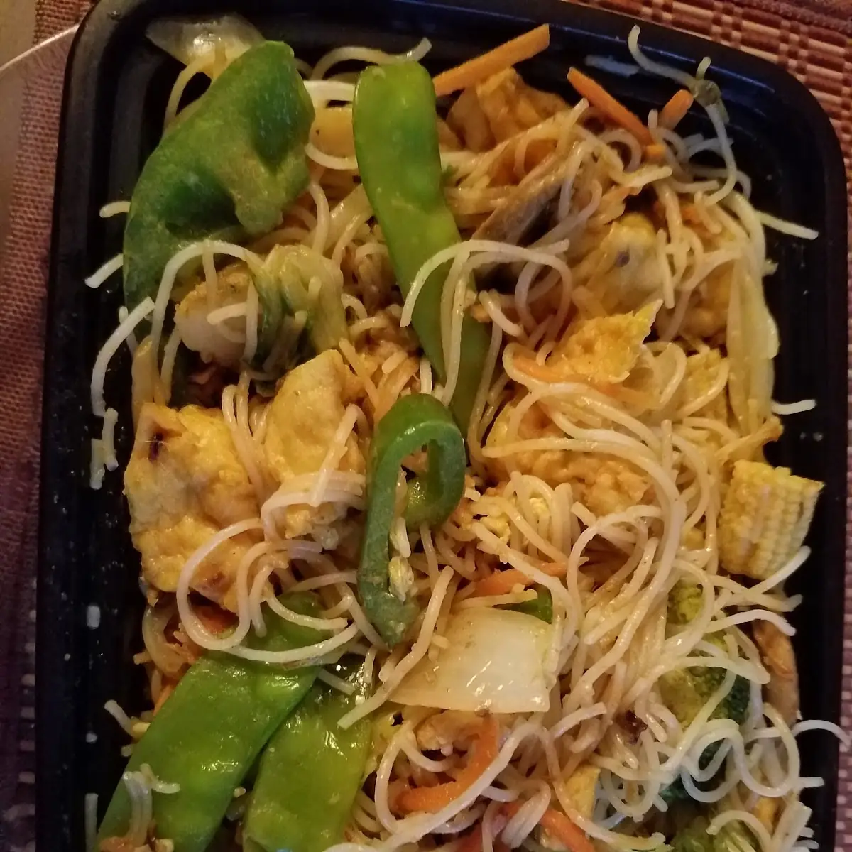 Vegetables with Garlic Sauce over Rice Noodles