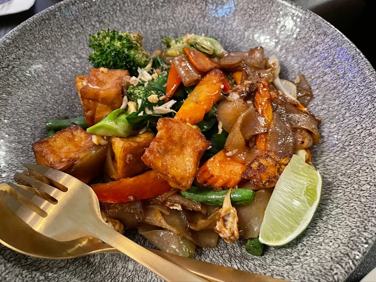 Pad See EW, Soi 25 Thai Restaurant & Bar