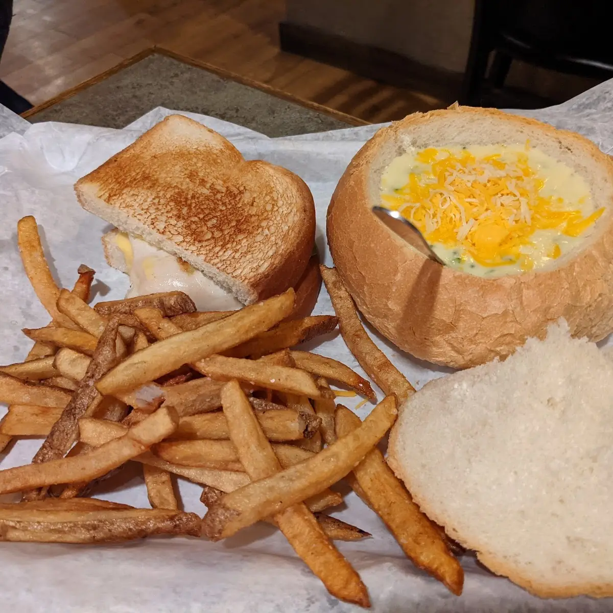Half Sandwich w Broccoli Cheddar Soup
