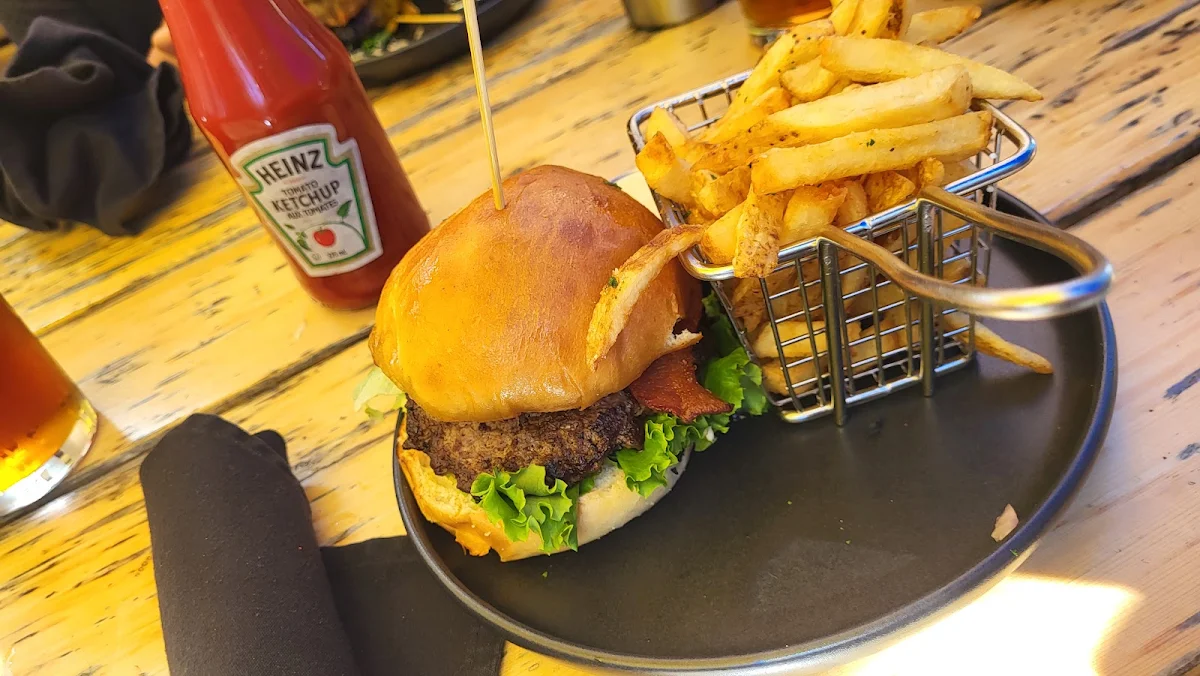 Smash Burger Bacon, The Schomberg Pub & Patio