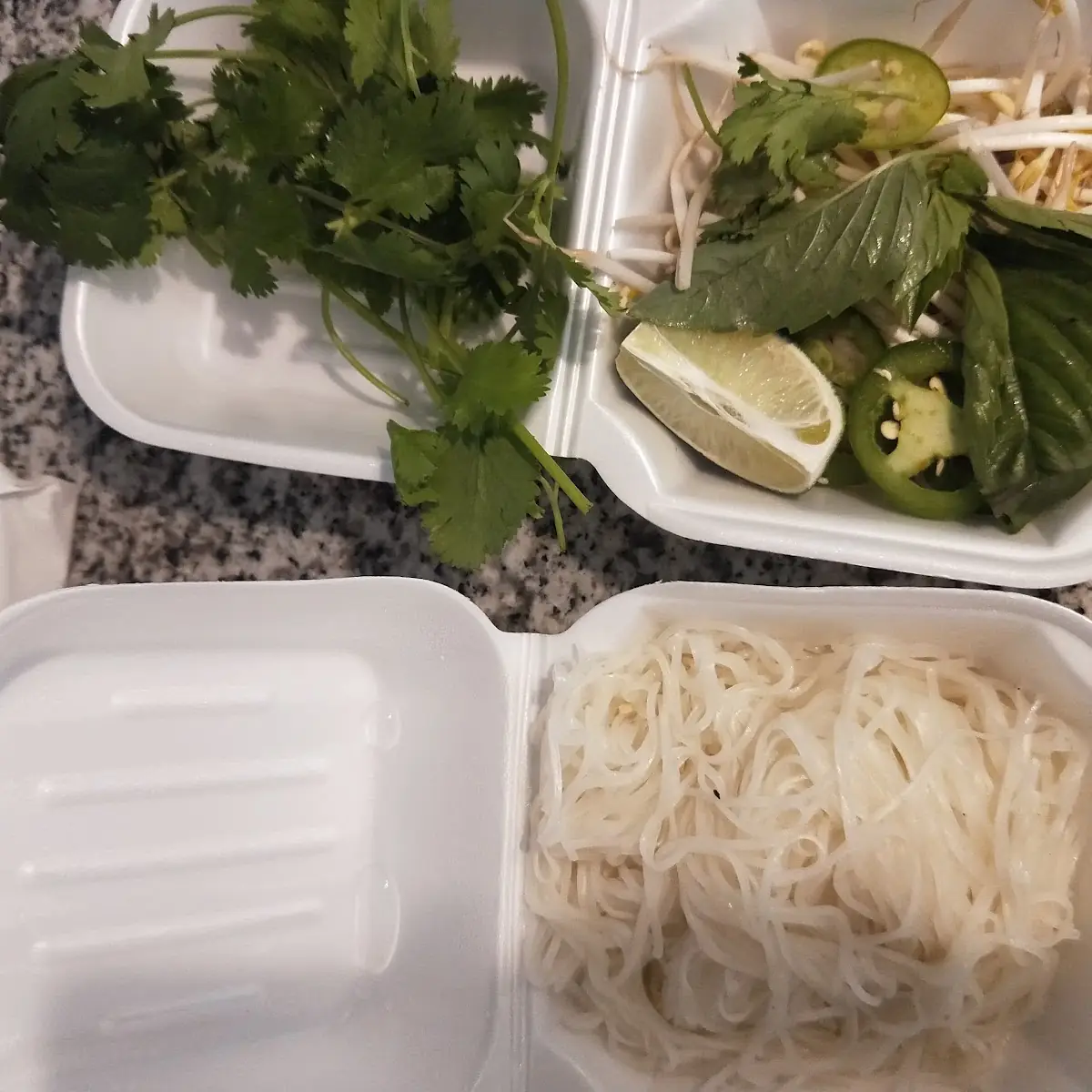Rice Noodle Salad with Vegetable Egg Roll Vegetable Only No Meat 素菜