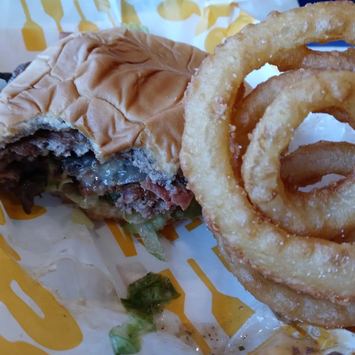 Bacon Cheeseburger w Onion Rings