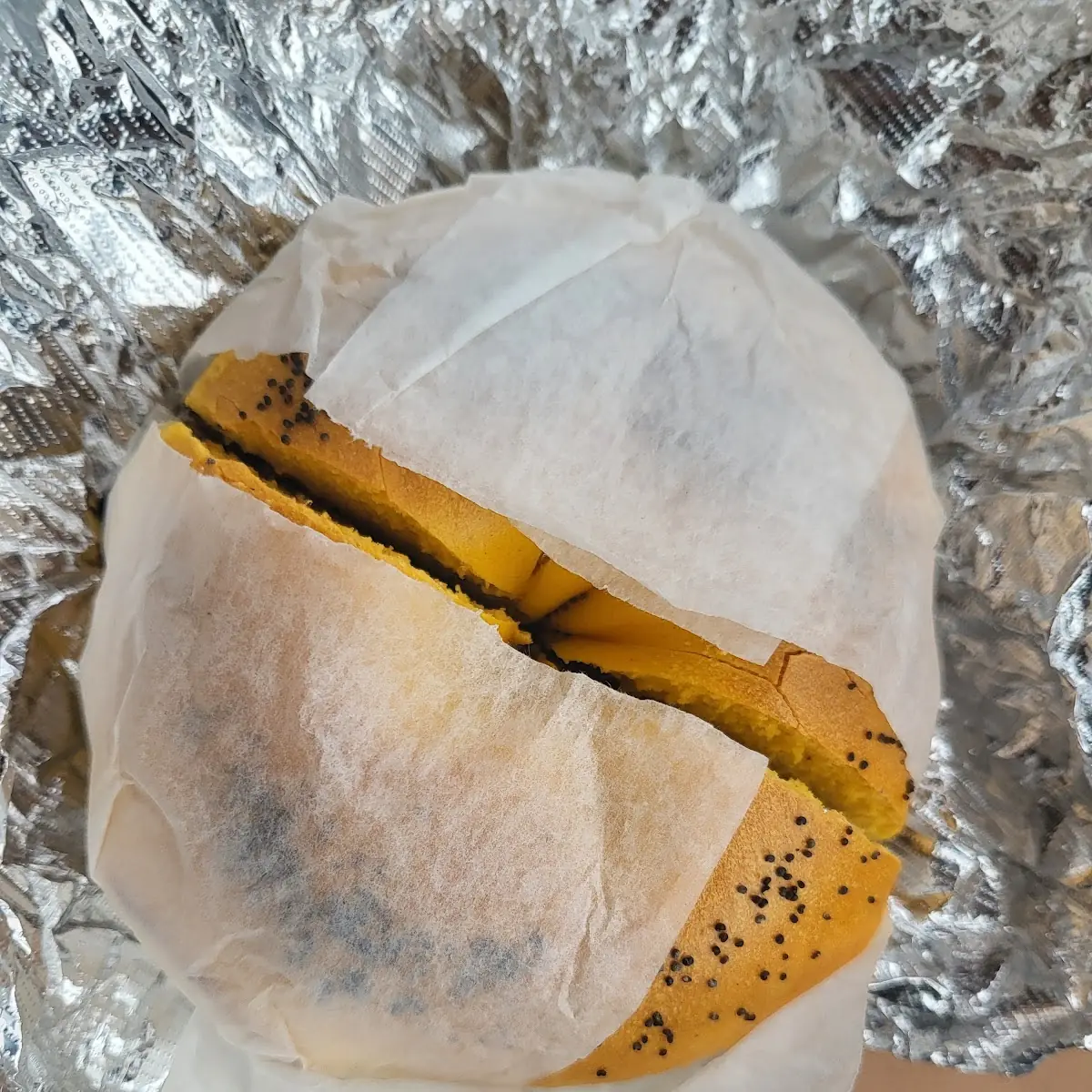 Egg Poppy Bagel w Sausage