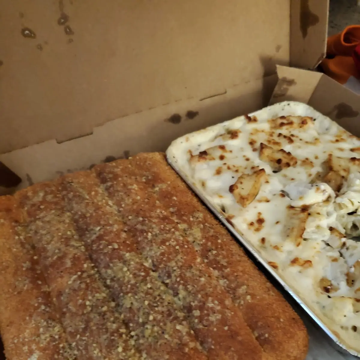 Breadsticks and Alfredo Pasta
