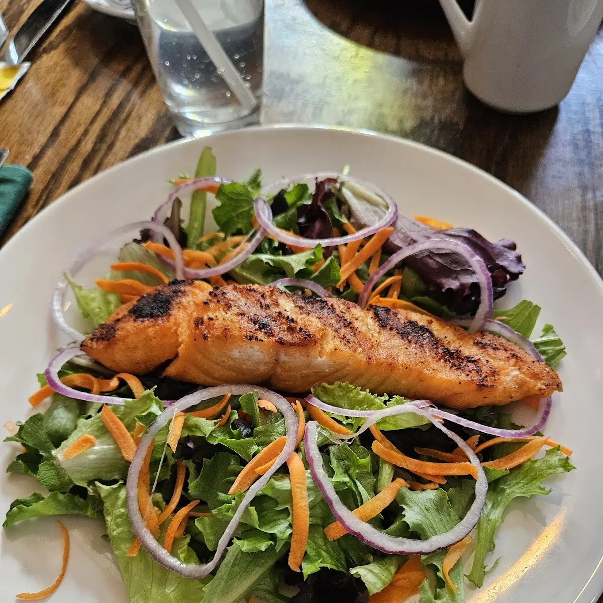 Grilled Salmon Salad