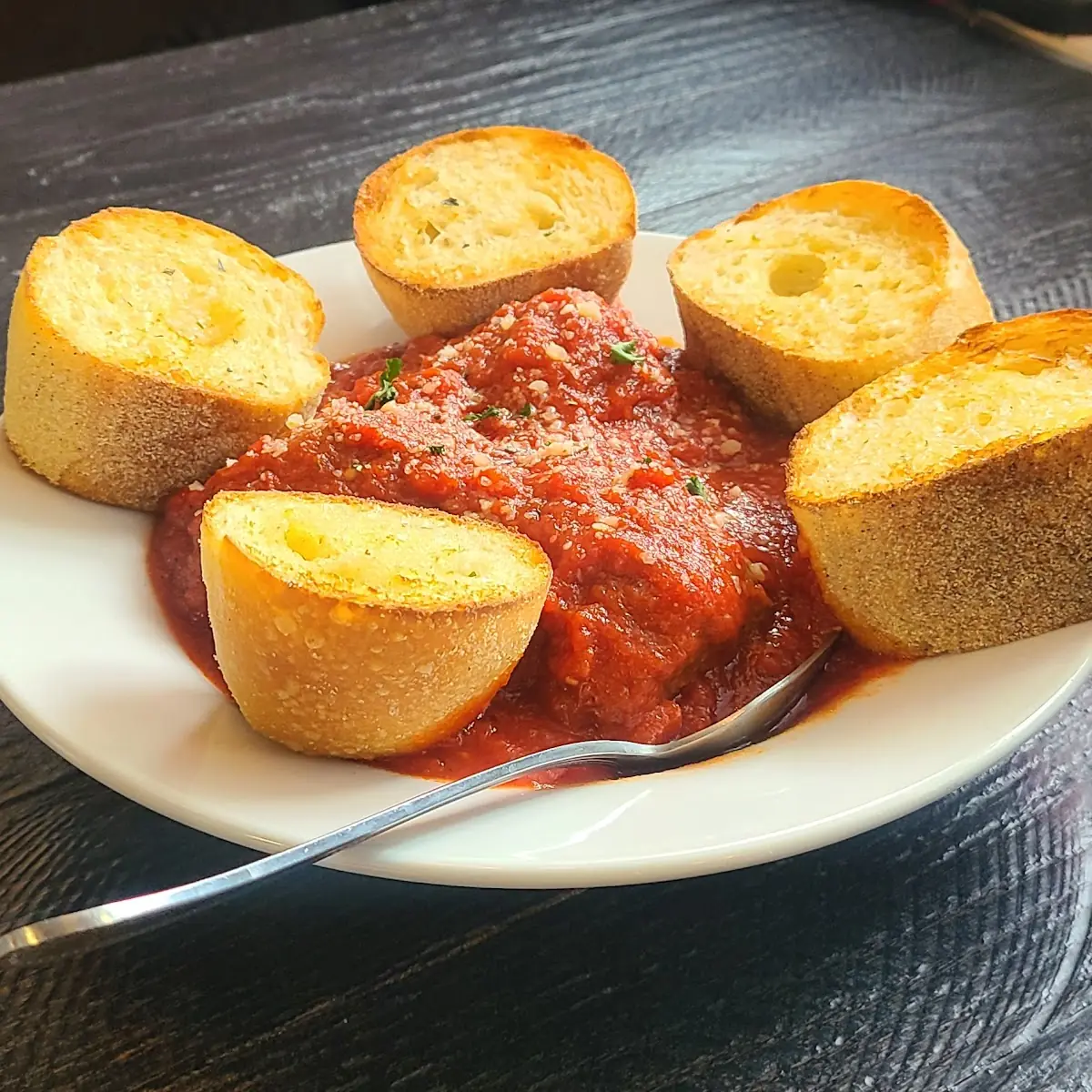 Garlic Bread with Marinara