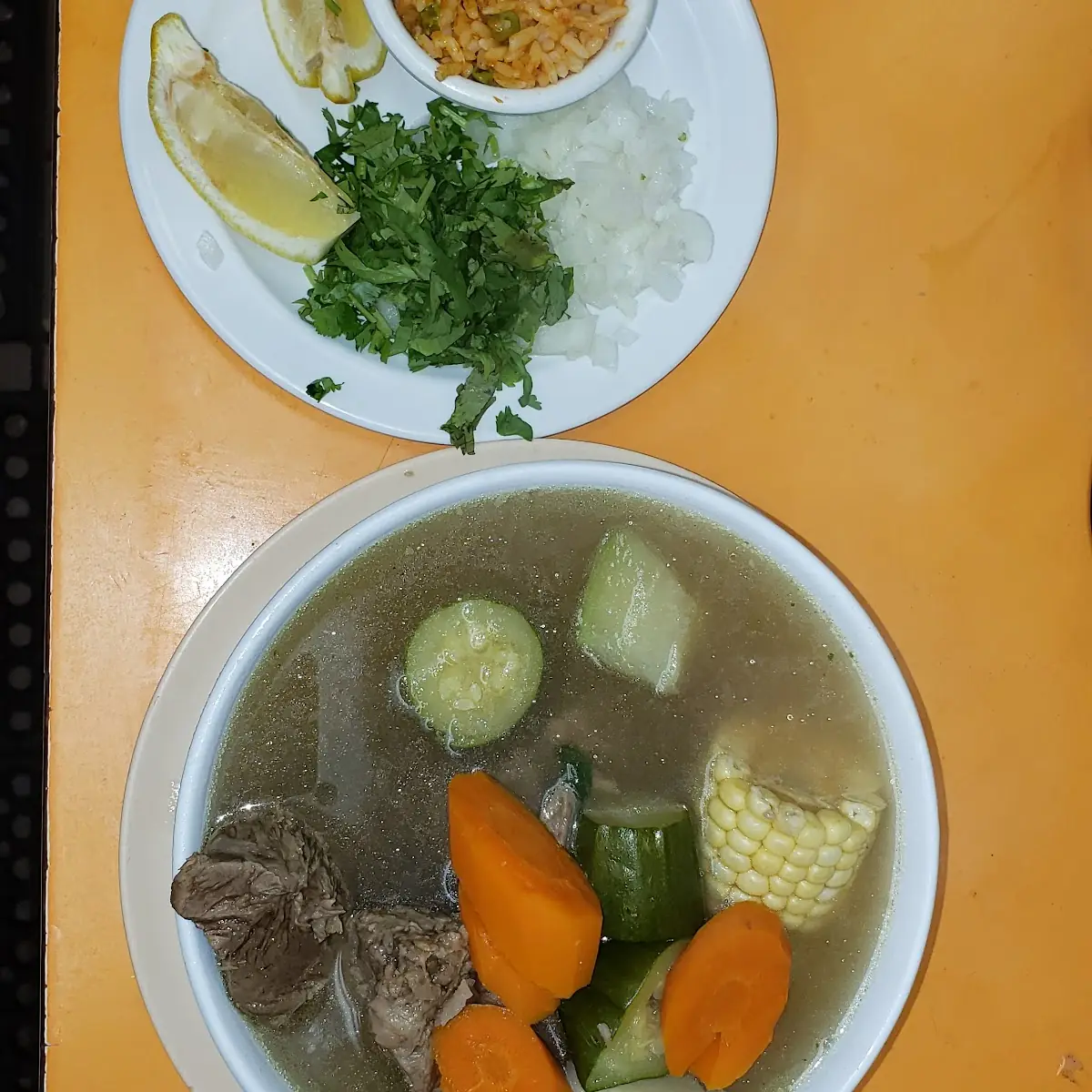 Caldo de Res Muy Rico
