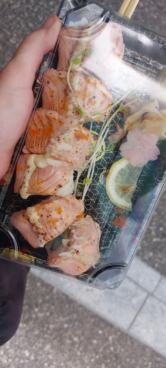 Aburi Salmon Roll