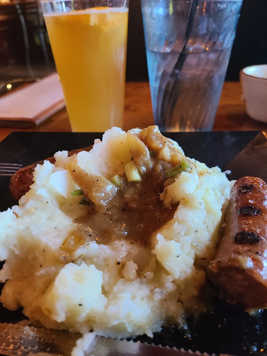 Bangers and Mashed Potatoes with Gravy