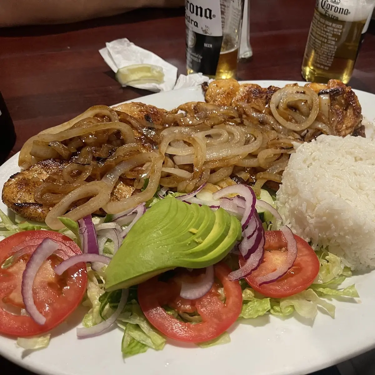 Pollo Encebollado