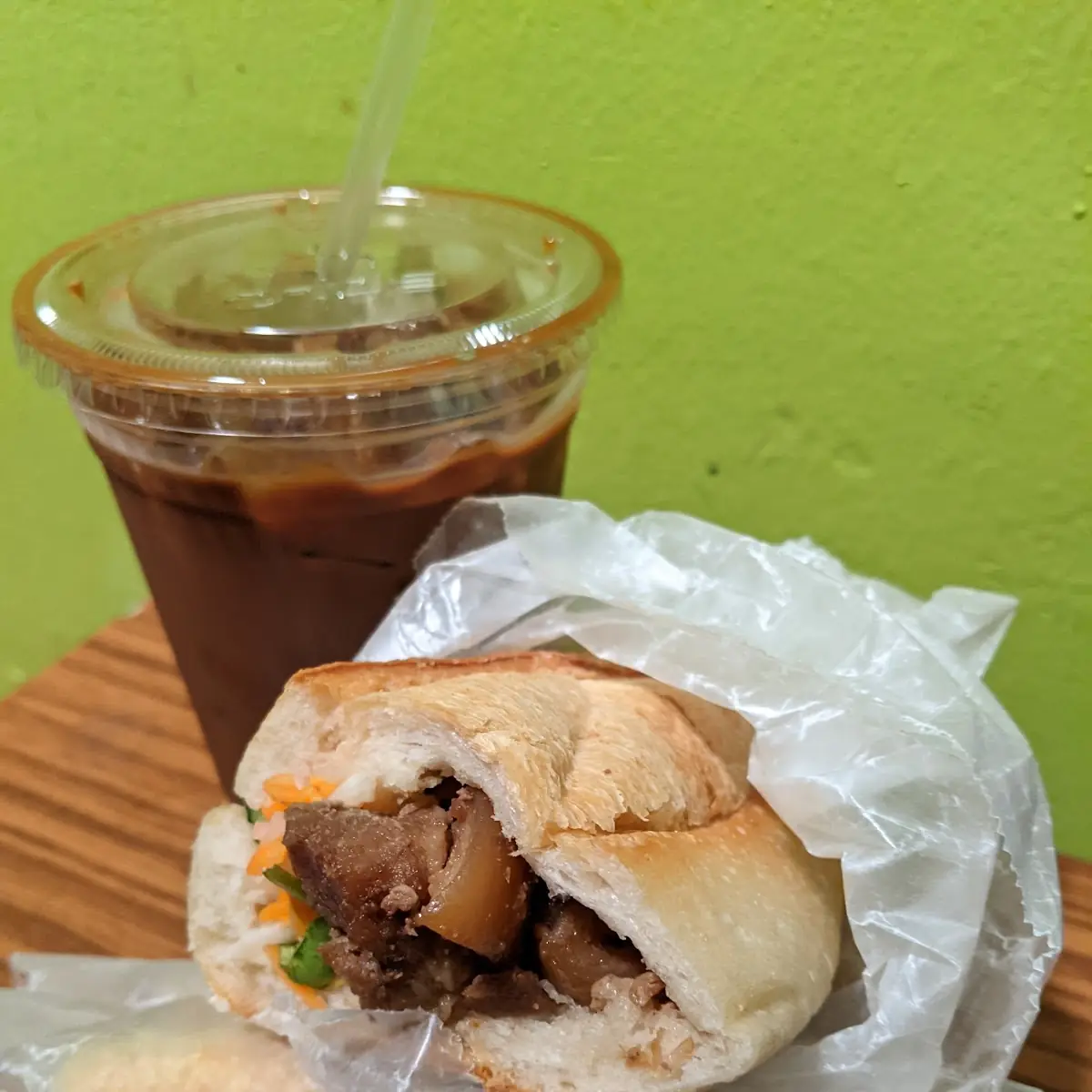 Banh MI Thit Do Cha Lua
