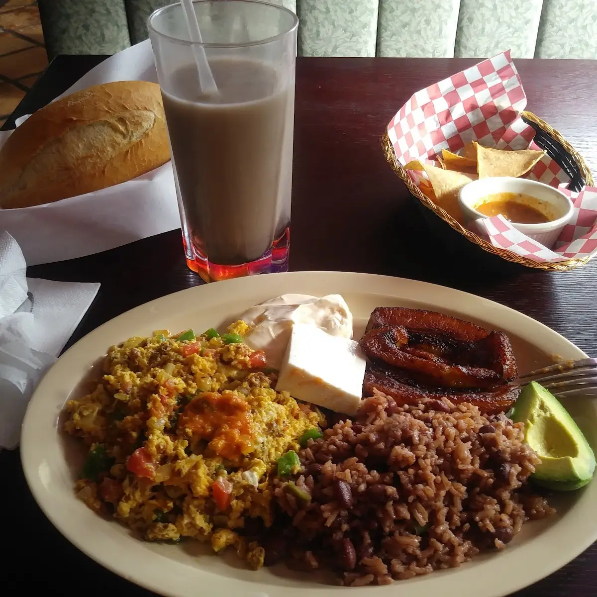 Rico Desayuno Salvadoreño
