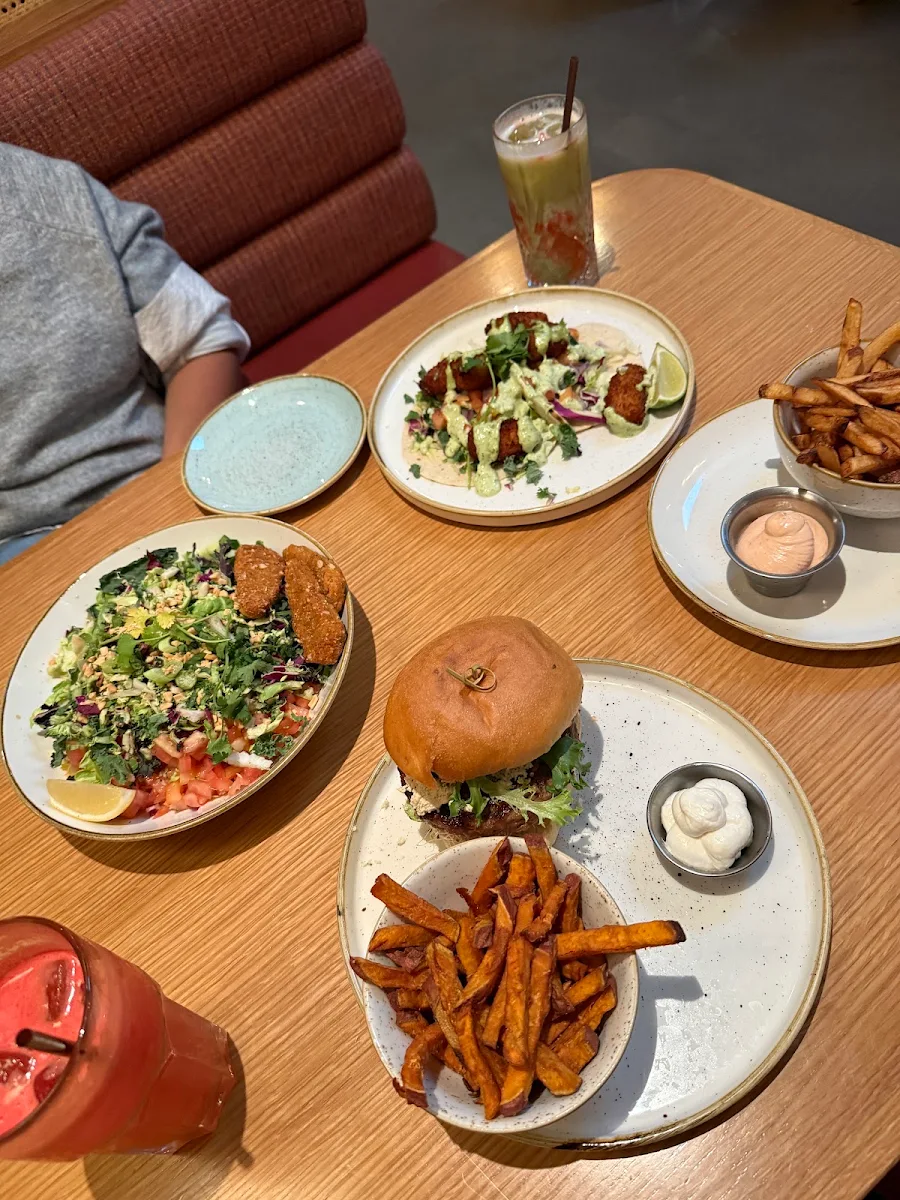 Cali Burger, Fresh Kitchen + Juice Bar
