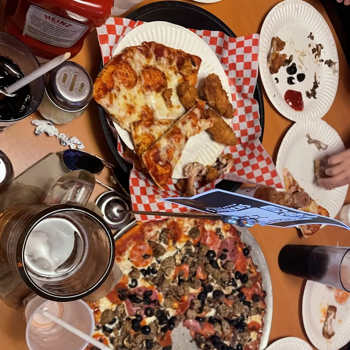 Cheese Pizza and Supreme Pizza