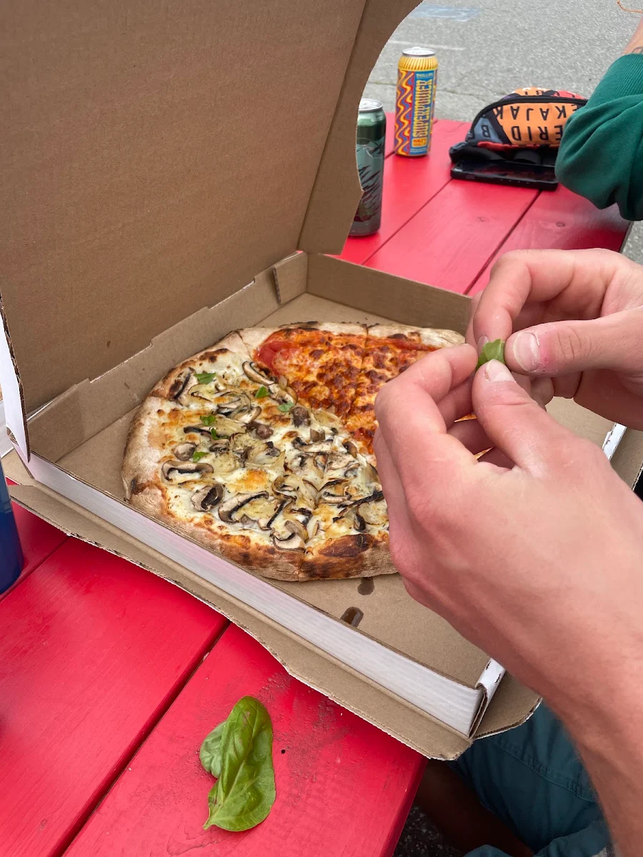 Highlights, Tomi’s pizza