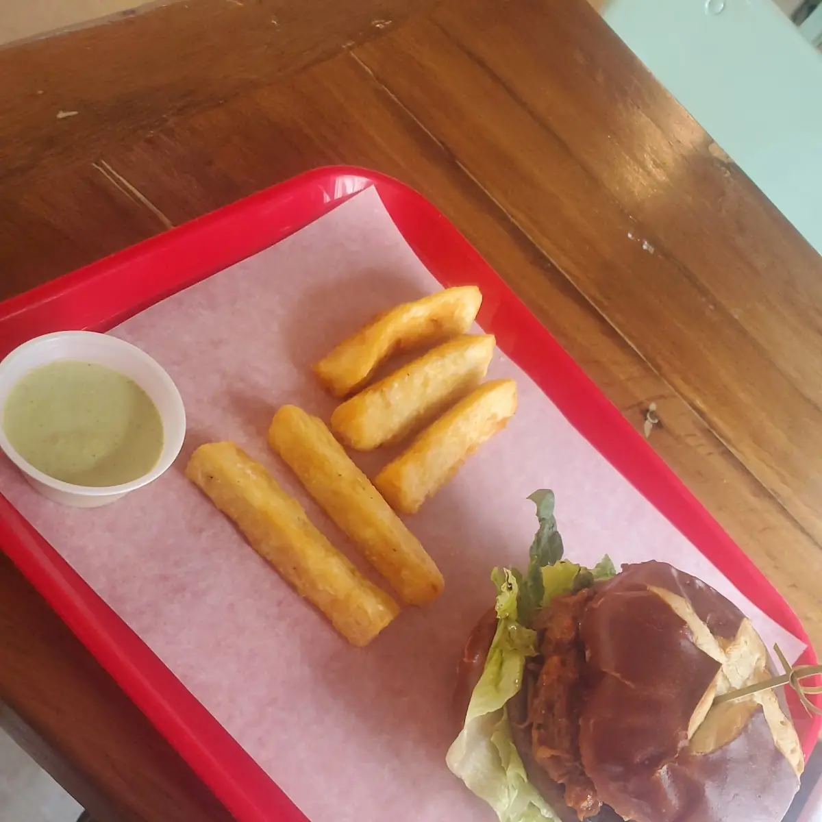 BBQ Burger w Cassava Fries