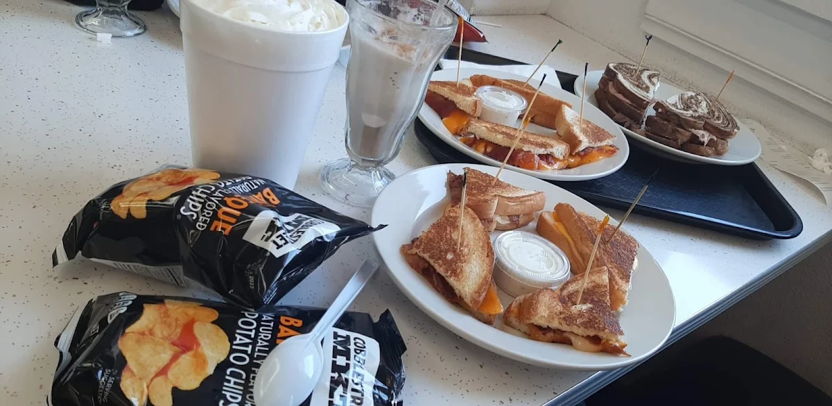 Deluxe Grilled Cheese and Root Beer Floats