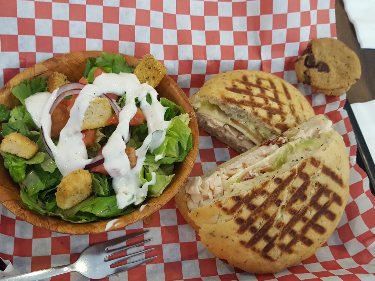 The Alamo Wtih House Salad