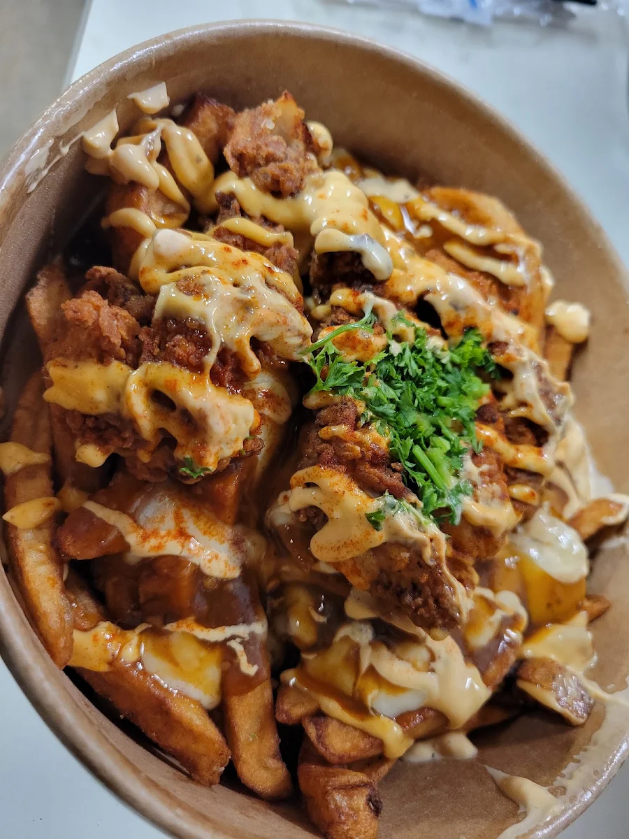Piri Piri Poutine, Hangry Chicken