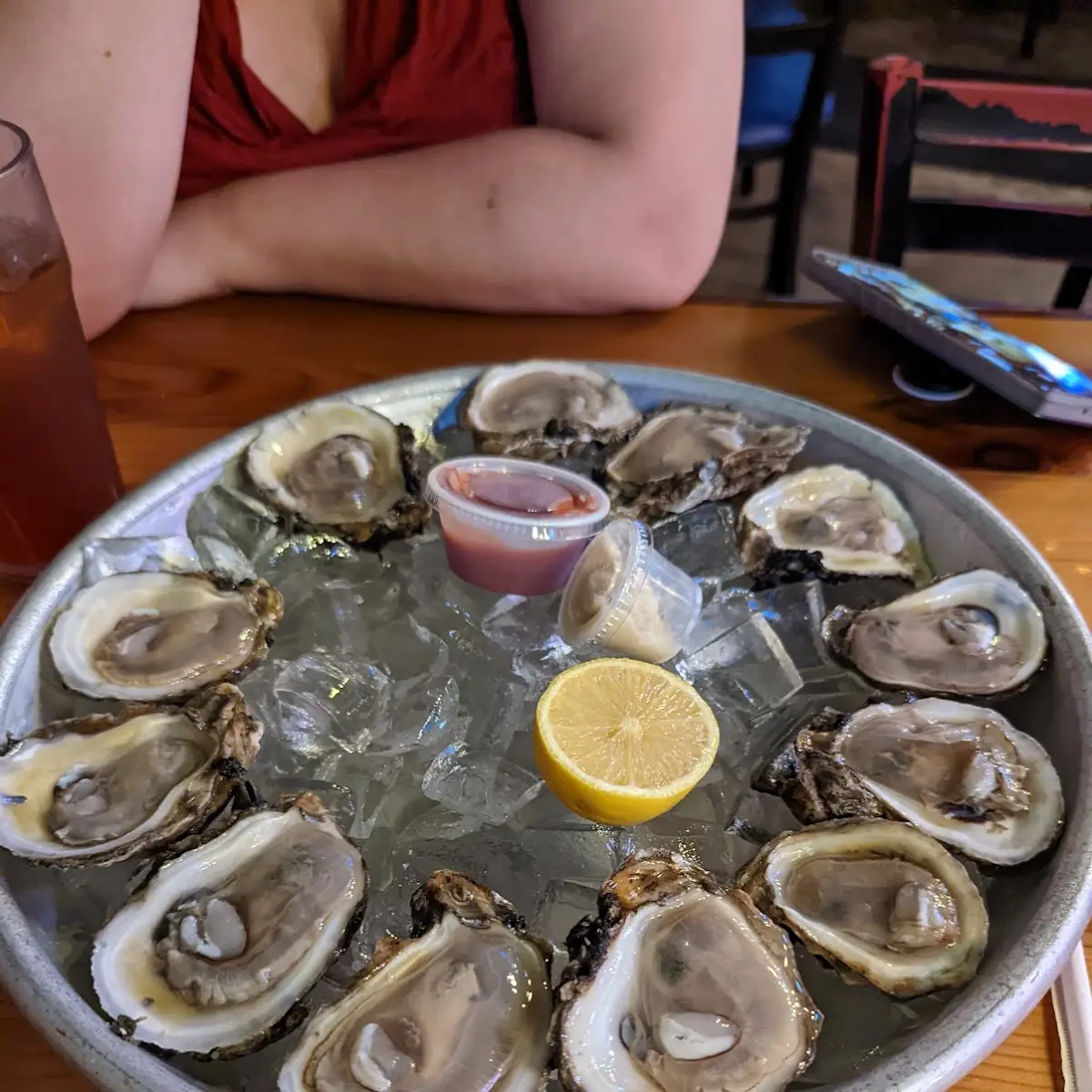 12 Fresh Raw Oysters