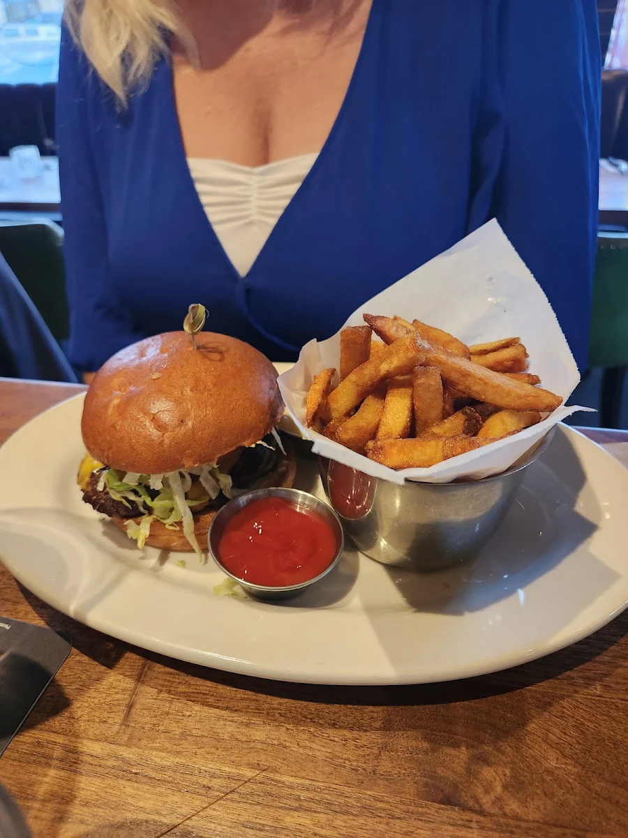 Hollywood Burger and Fries, Browns Socialhouse Ridgecrest