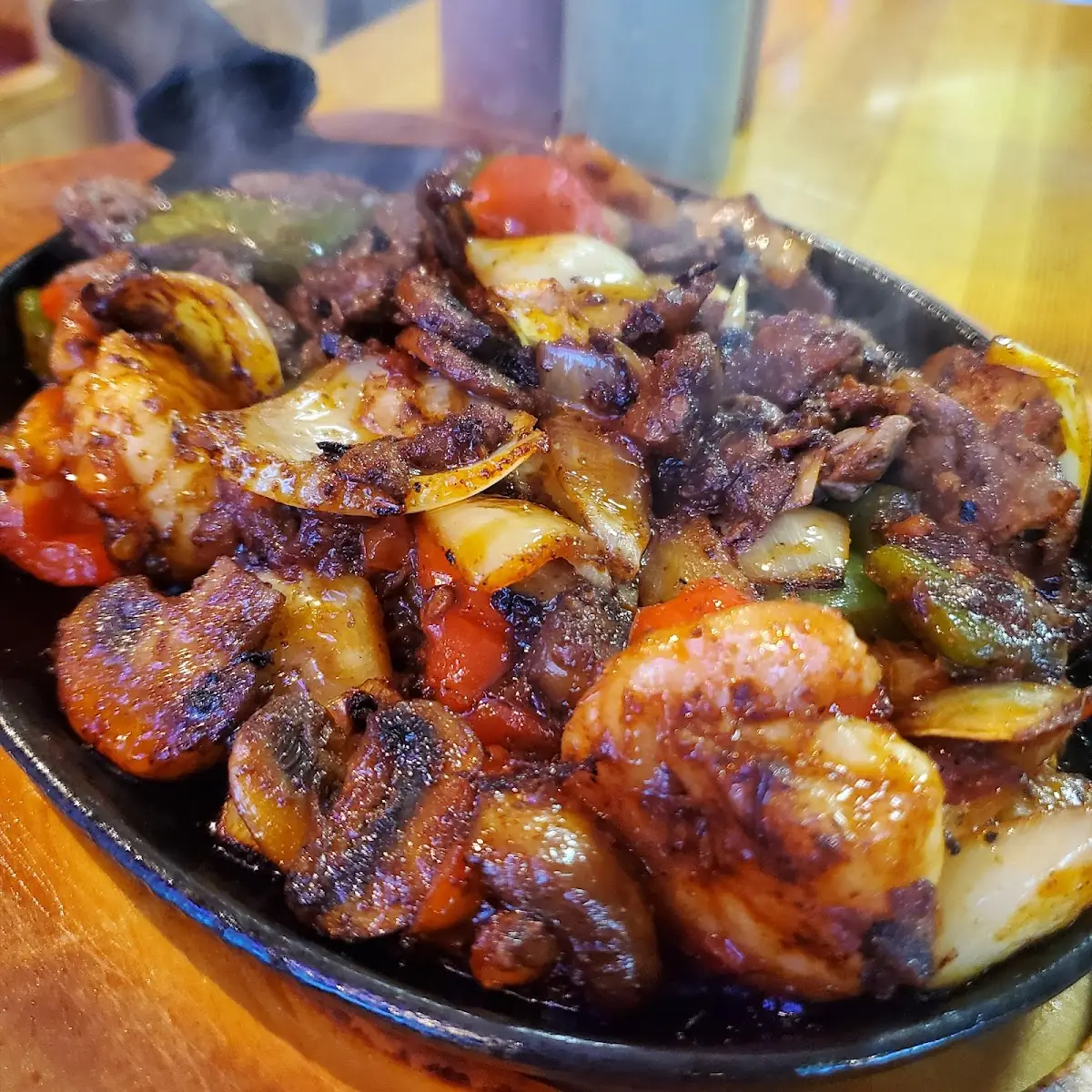 Asada and Shrimp Fajitas