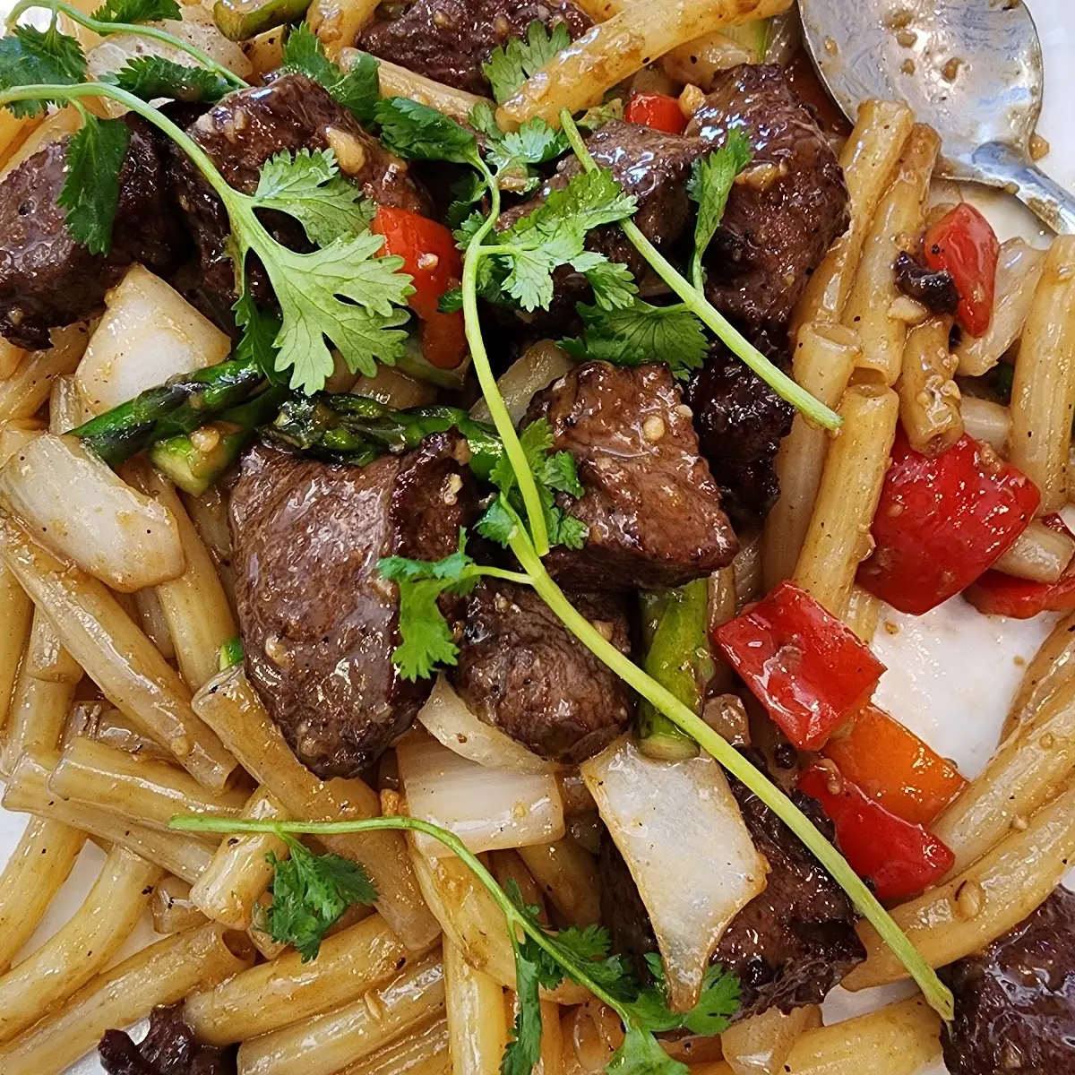Nui Xào Bò Lúc Lắc