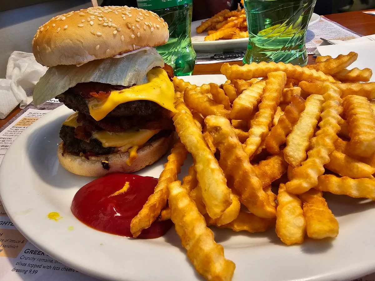 Highlights, Black's Grocery and Café