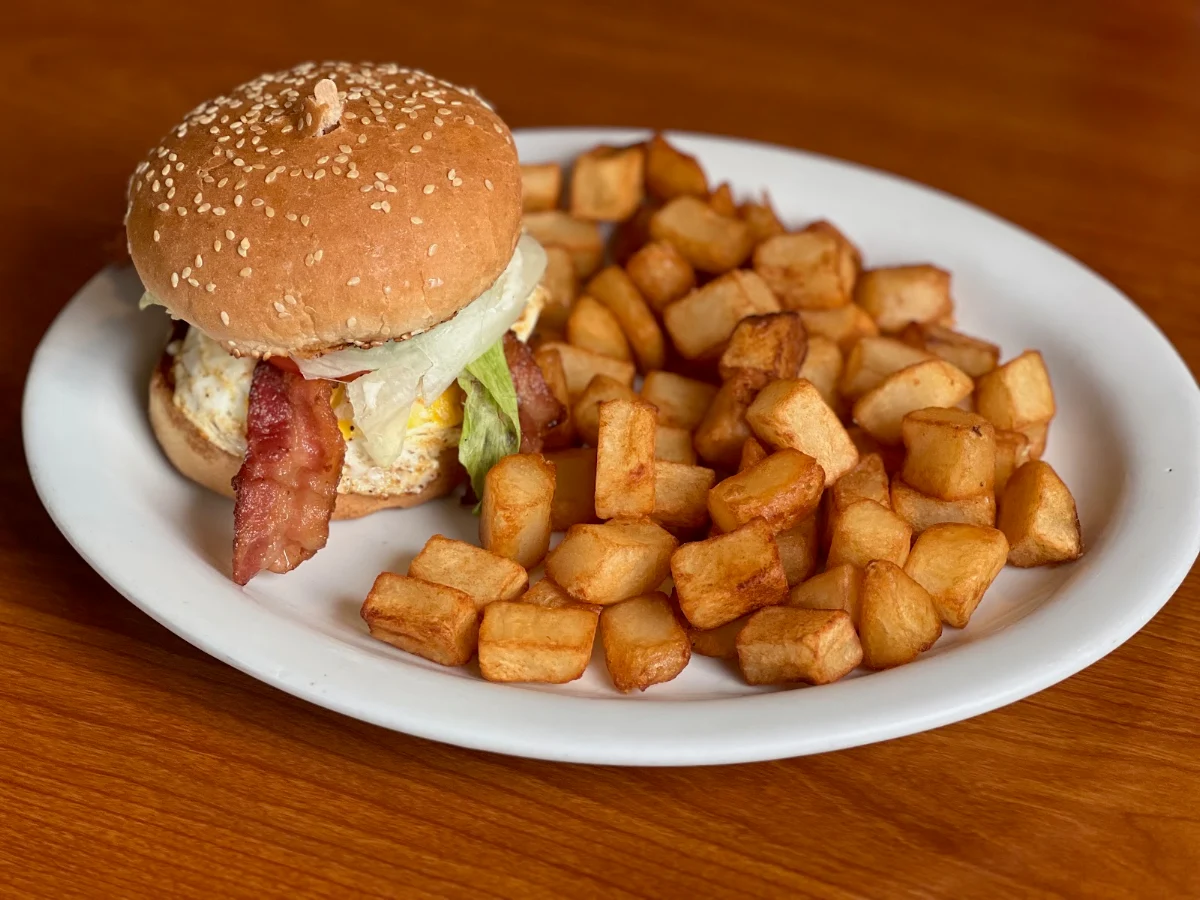 Highlights, Black's Grocery and Café