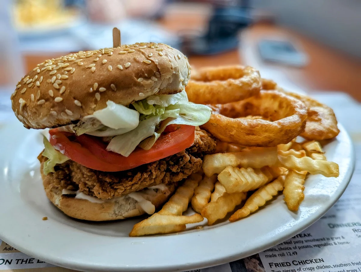 Highlights, Black's Grocery and Café