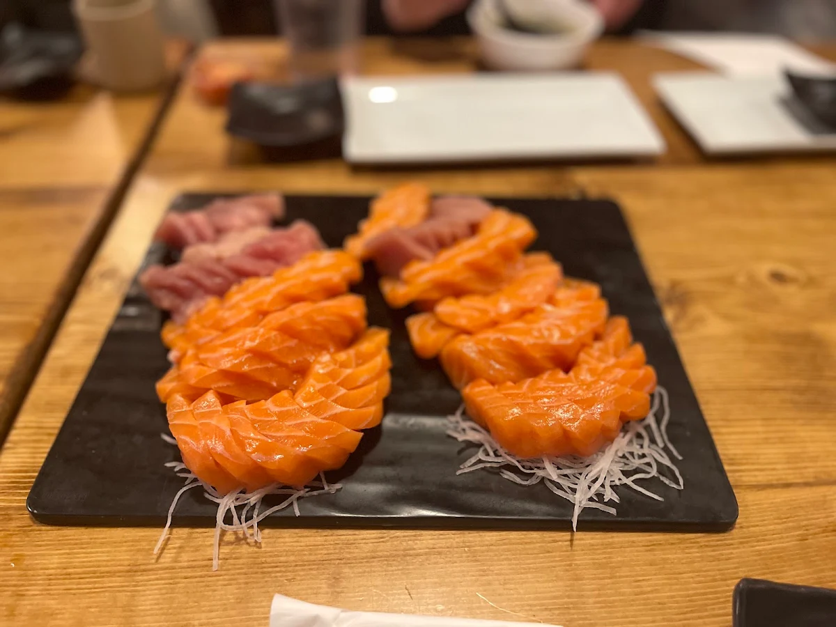 Spicy Salmon Sushi (2pc)