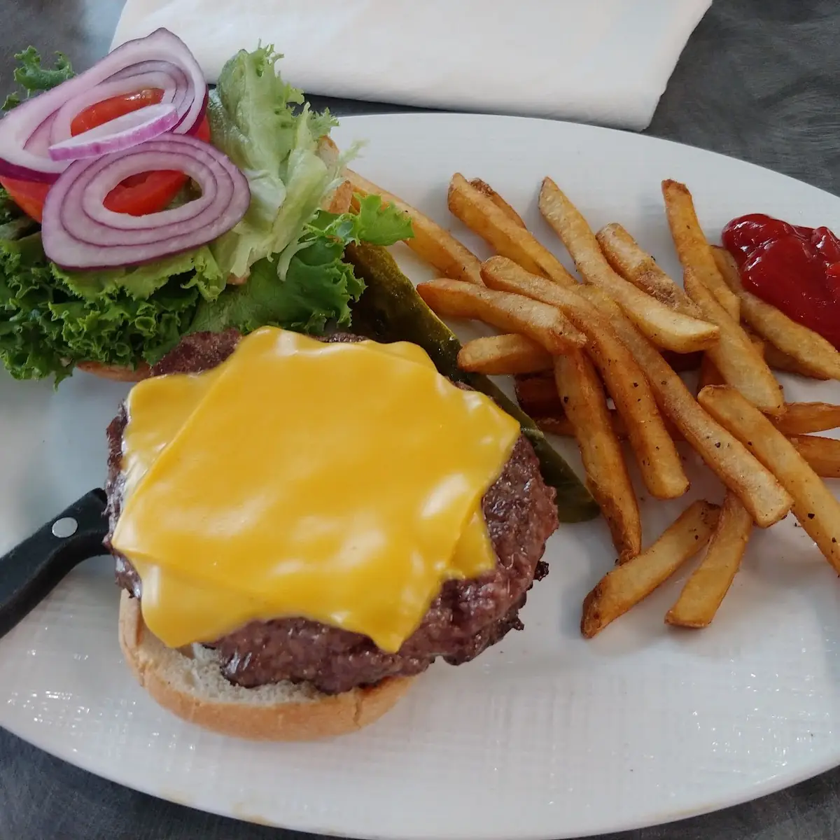 Cheeseburger Deluxe