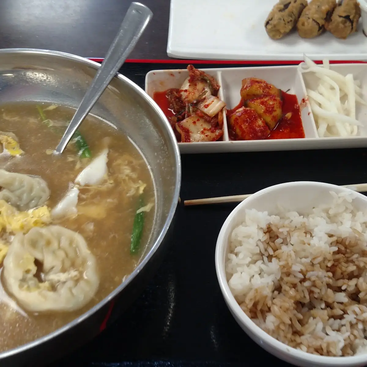 Mandoo Guk Dumpling in Beef Broth