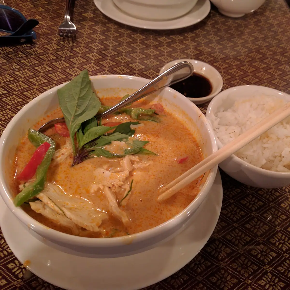 T Red Curry