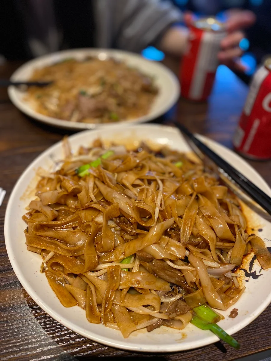 Nouilles de Riz Sautées Au Boeuf Beef Stir Fried Rice Noodles 干炒牛河, Wok Cafe