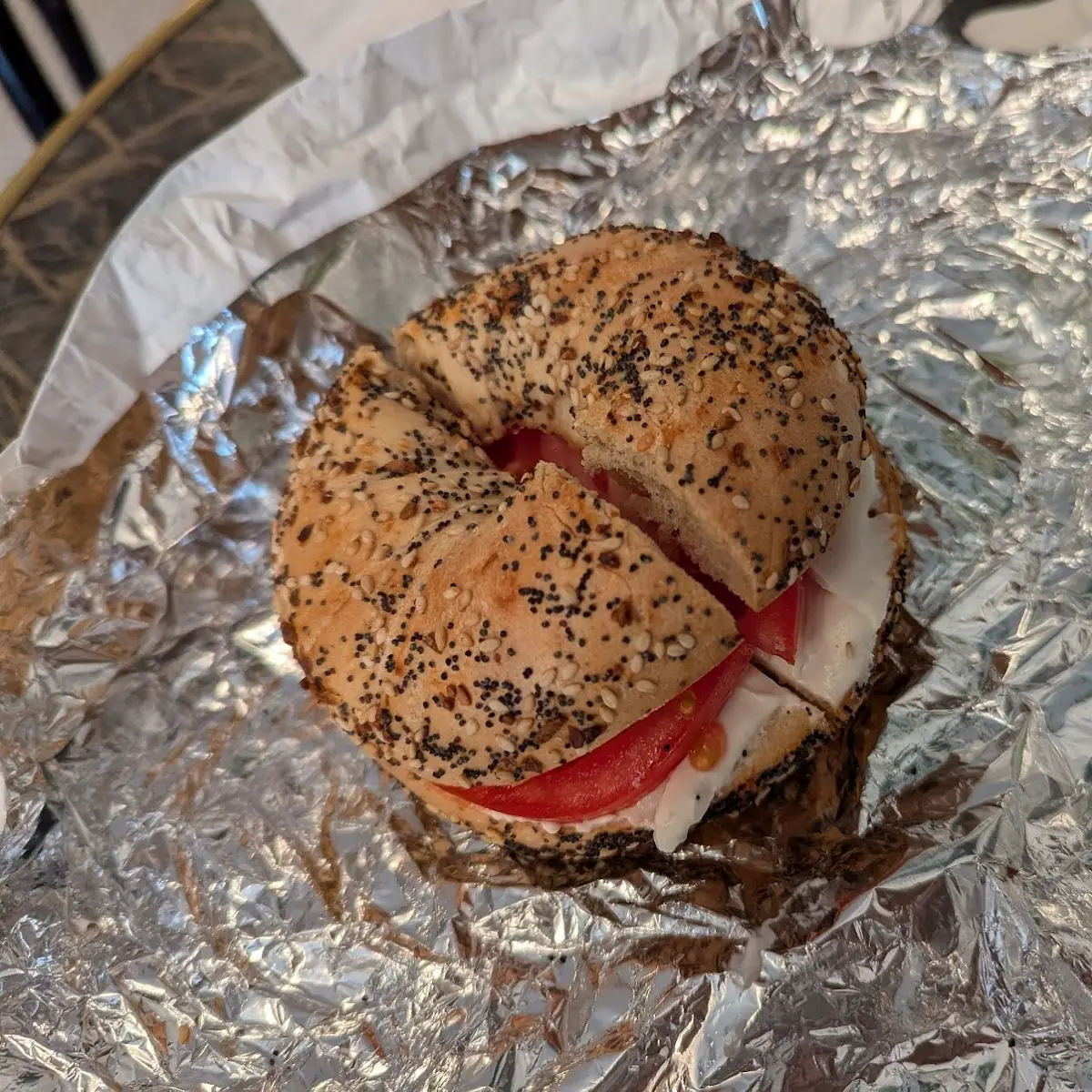 Everything Bagel w Tofu Cream Cheese & Tomato